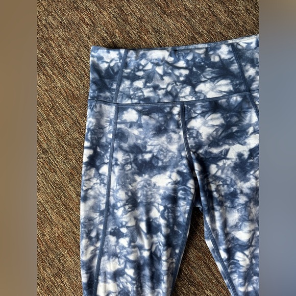 Athleta Tie Dye Powervita Leggings Size Medium - Picture 5 of 6